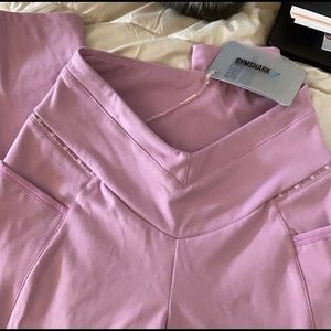 ISO GYMSHARK VCUT LEGGINGS